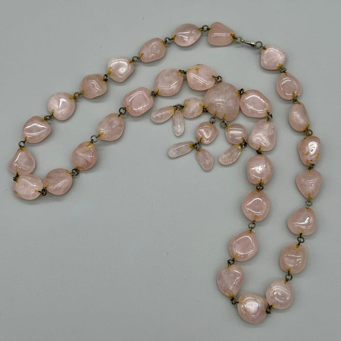 Collana in quarzo rosa chiusura in metallo bijoux Italia 1980 ca