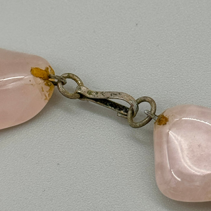 Collana in quarzo rosa chiusura in metallo bijoux Italia 1980 ca