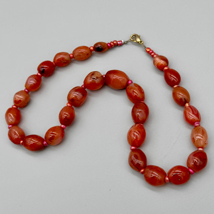 Collana in agata con chiusura dorata bijoux Italia 1980 ca