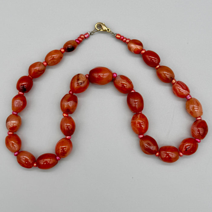 Collana in agata con chiusura dorata bijoux Italia 1980 ca