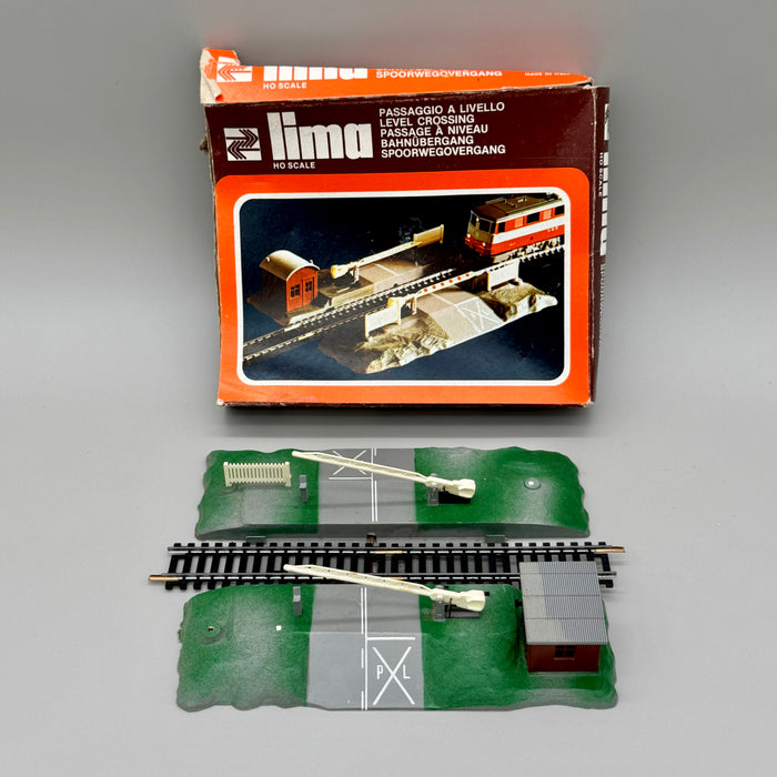 Lima 021 modellino scala H0 passaggio a livello con scatola 1980 ca