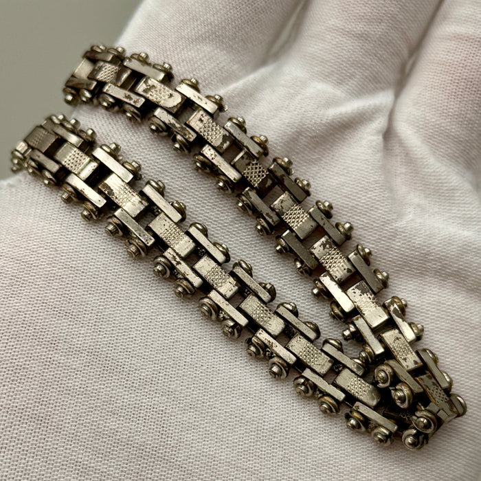 Catena orologio tasca metallo maglia stretta lavorata Italia 1950 ca