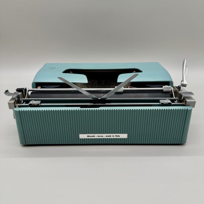 Olivetti Lettera 32 verde acqua macchina scrivere con custodia 1960 ca