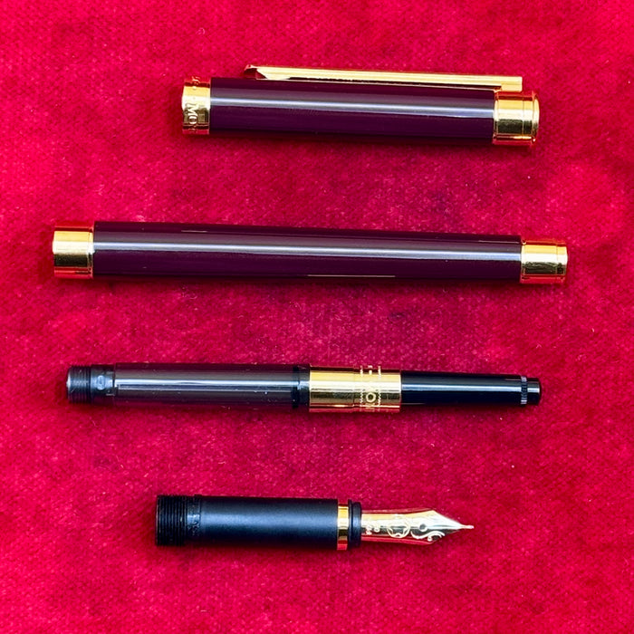 Montblanc Noblesse bordeaux penna stilografica pennino EF oro 750 con scatola Germania 2010 ca