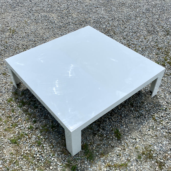 Tavolo basso Kartell modello Invisible Light bianco design Tokujin Yoshioka 2010 ca