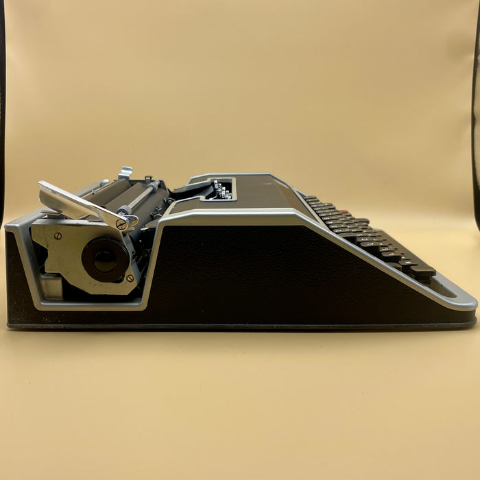 Macchina scrivere Olivetti Lettera DL con custodia design Sottsass 1970 ca