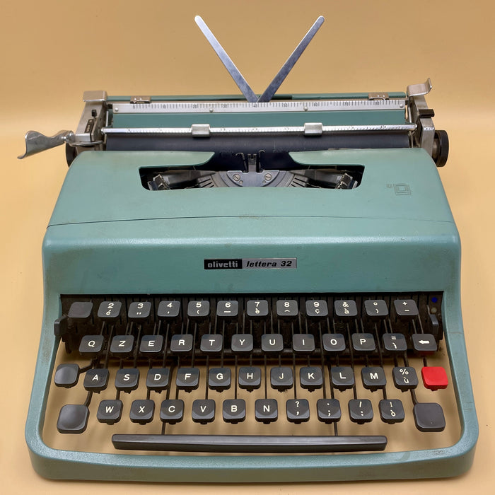 Macchina scrivere Olivetti Lettera 32 verde acqua 1960 ca