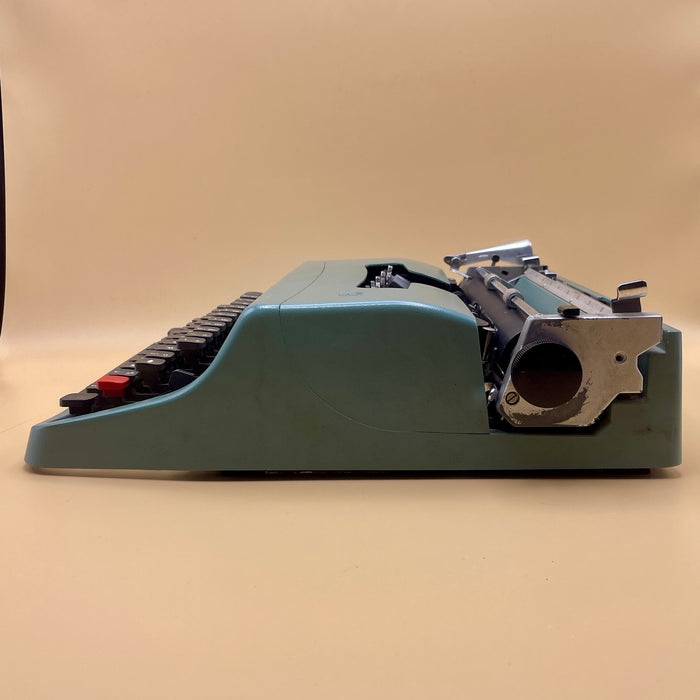 Macchina scrivere Olivetti Lettera 32 verde acqua 1960 ca