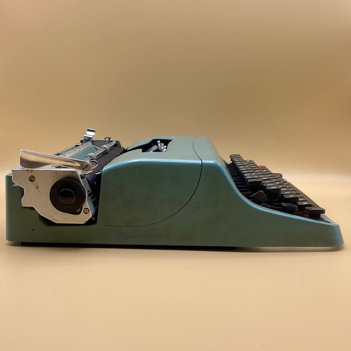 Macchina scrivere Olivetti Lettera 32 verde acqua 1960 ca