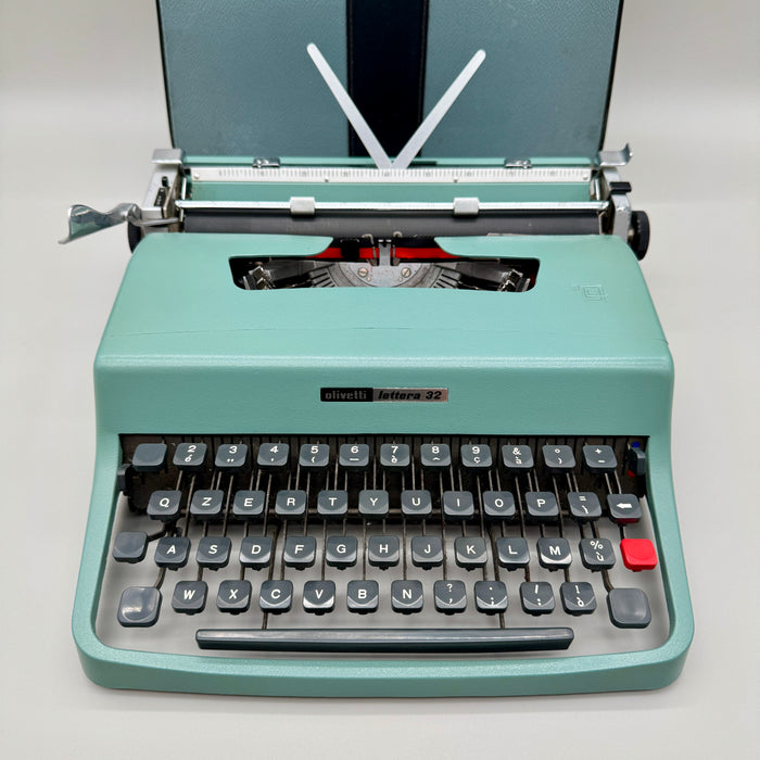 Macchina scrivere Olivetti Lettera 32 verde acqua custodia 1960 ca