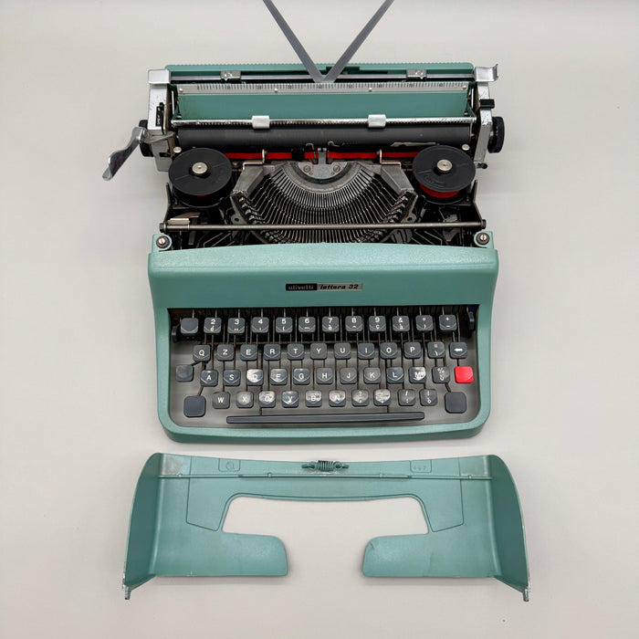 Macchina scrivere Olivetti Lettera 32 verde acqua custodia 1960 ca