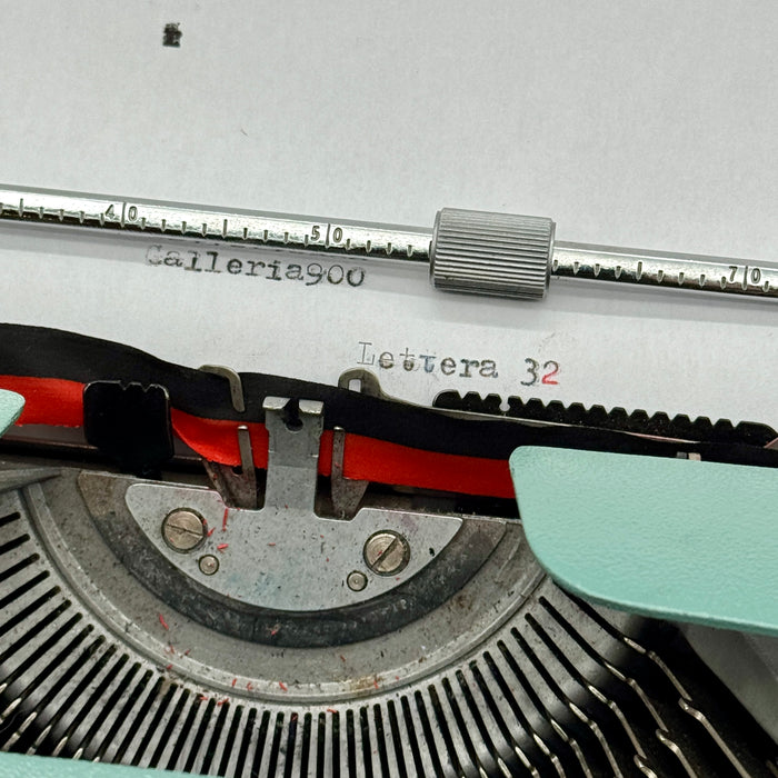 Macchina scrivere Olivetti Lettera 32 verde acqua custodia 1960 ca