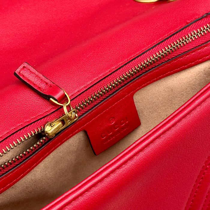 Borsa Gucci GG Marmont Flap tracolla pelle rossa misura M 26 cm anno 2020 ca