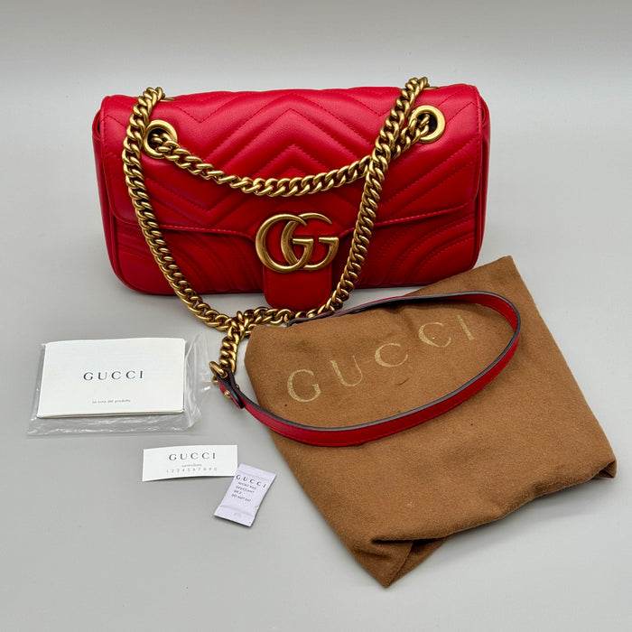 Borsa Gucci GG Marmont Flap tracolla pelle rossa misura M 26 cm anno 2020 ca