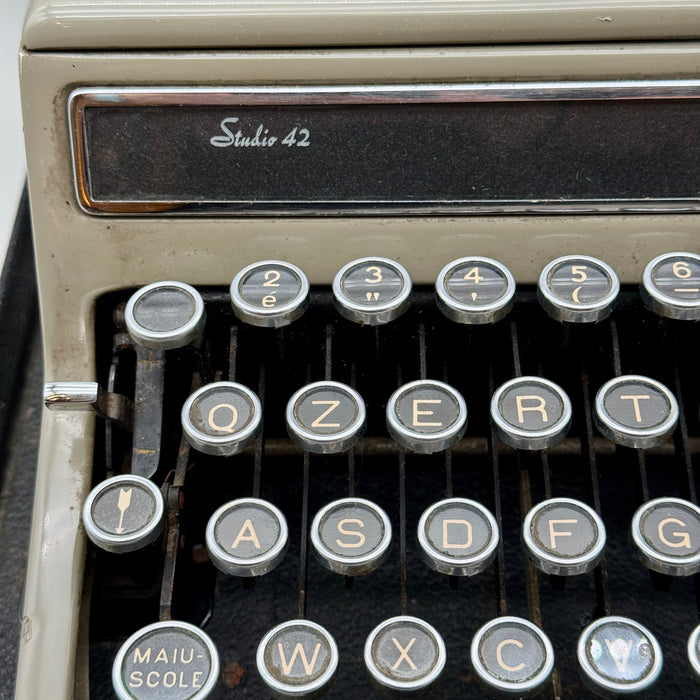 Olivetti Studio 42 macchina scrivere color sabbia con custodia 1930 ca