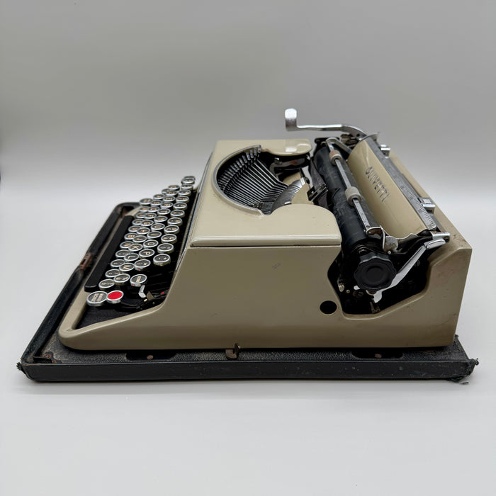 Olivetti Studio 42 macchina scrivere color sabbia con custodia 1930 ca