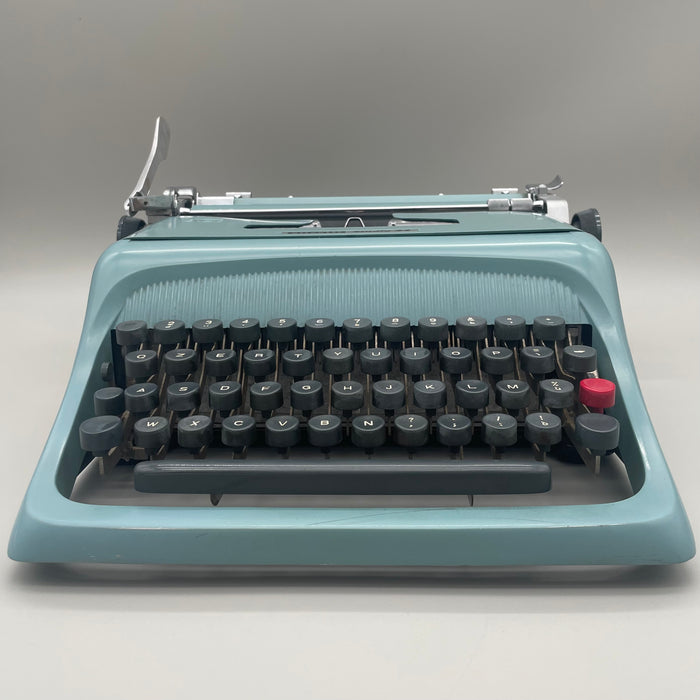 Olivetti Studio 44 azzurra macchina scrivere Nizzoli 1952