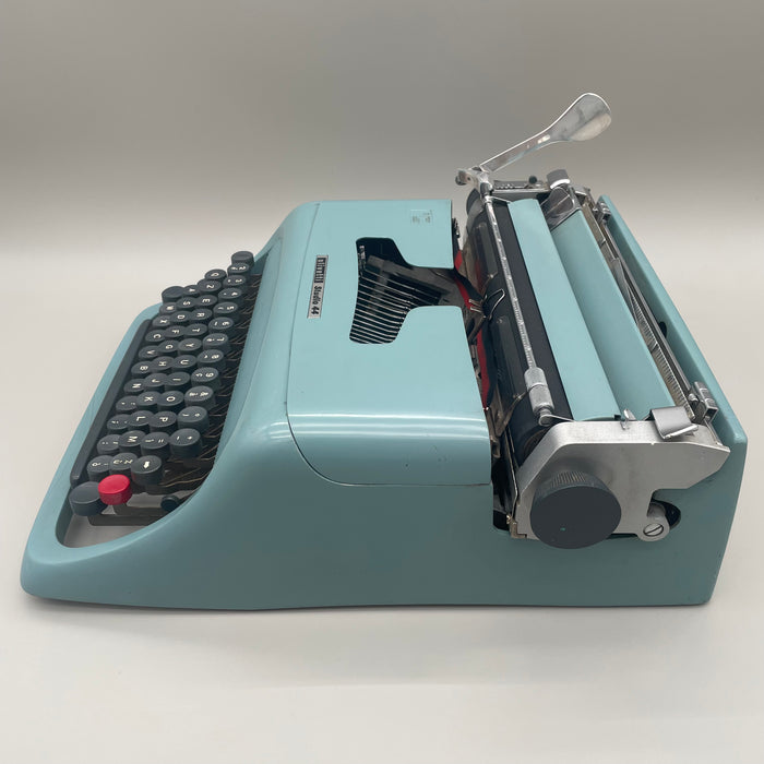 Olivetti Studio 44 azzurra macchina scrivere Nizzoli 1952