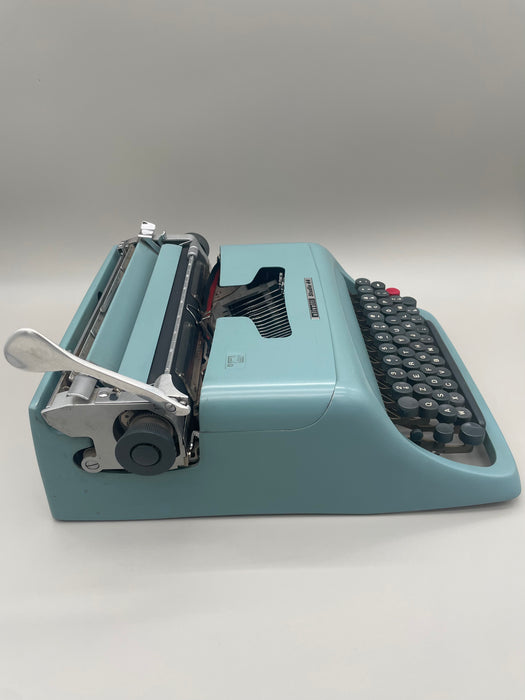 Olivetti Studio 44 azzurra macchina scrivere Nizzoli 1952