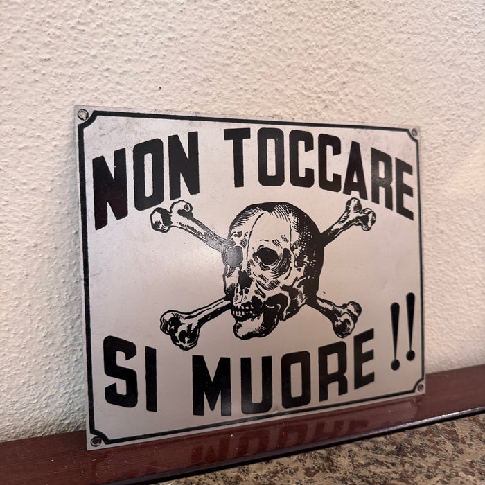 Insegna pericolo "Non Toccare Si Muore!!" teschio morte Italia 1950 ca
