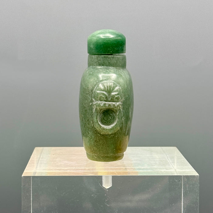 Snuff bottle bottiglia profumo pietra giada Cina XX sec.