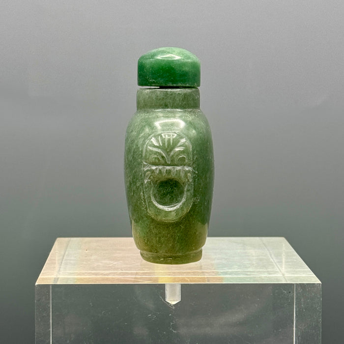 Snuff bottle bottiglia profumo pietra giada Cina XX sec.