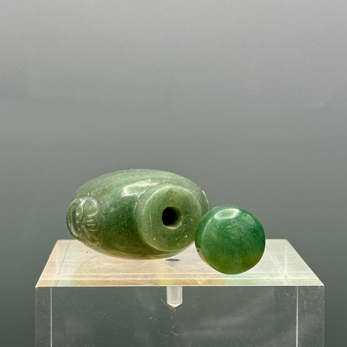 Snuff bottle bottiglia profumo pietra giada Cina XX sec.