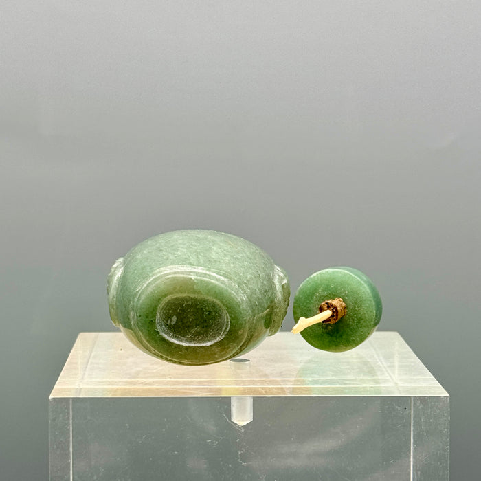 Snuff bottle bottiglia profumo pietra giada Cina XX sec.