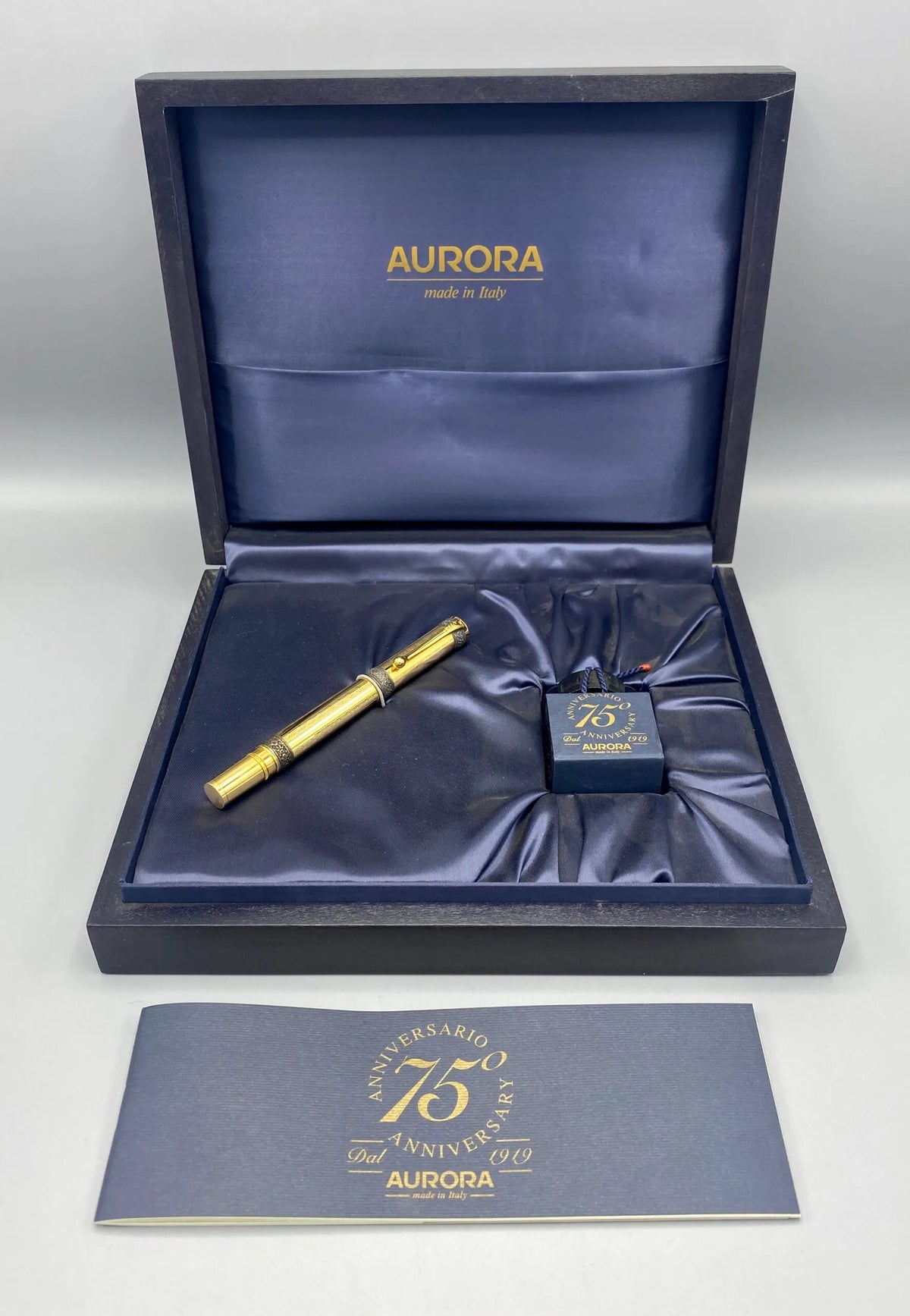 Penna Roller Dinora In Acciaio Inox - Punta Media, Inchiostro Blu - Elegante Scatola Regalo In Pelle Oro - 4
